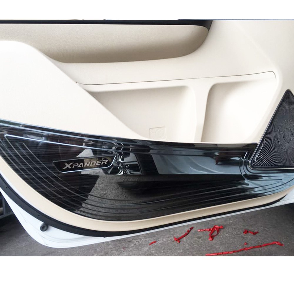 Ốp tapli cửa xe Mitsu Xpander 2018-2019 2020 2021 bộ 4 tấm