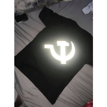 Áo phông cờ búa liềm