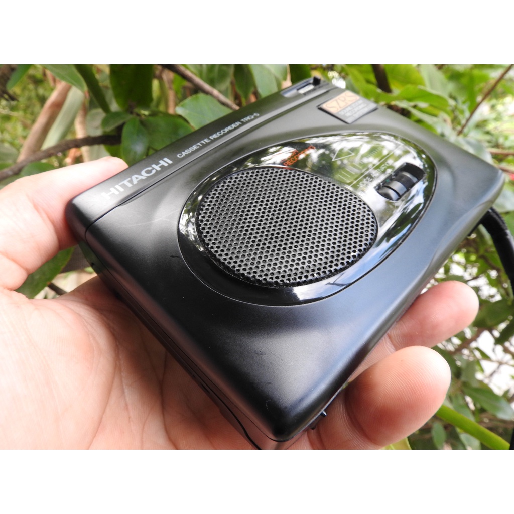 Máy nghe nhạc Cassette Hitachi TRQ-5 có loa ngoài kiểu máy lạ đẹp nhỏ gọn