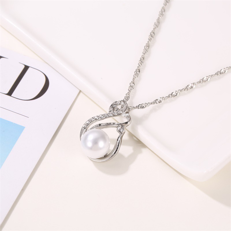 Set dây chuyền và hoa tai trang trí ngọc trai sành điệu