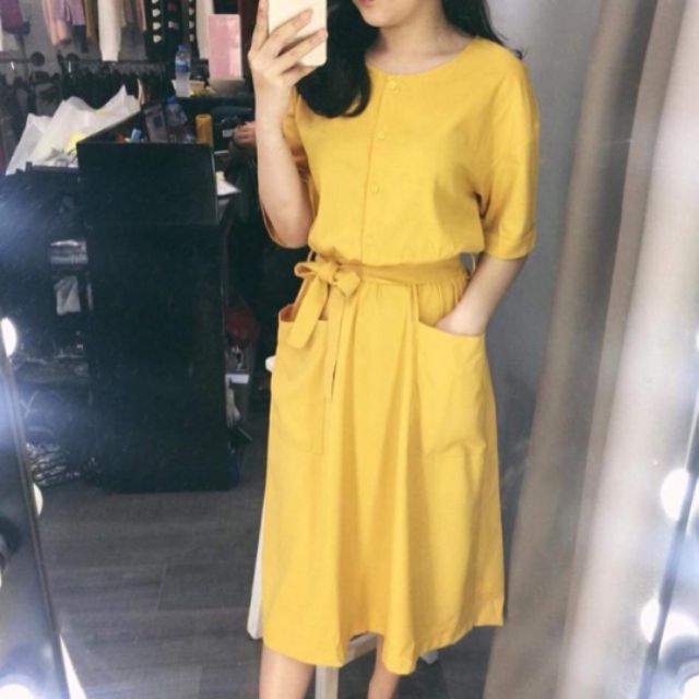 Đầm vàng 2 túi cột eo