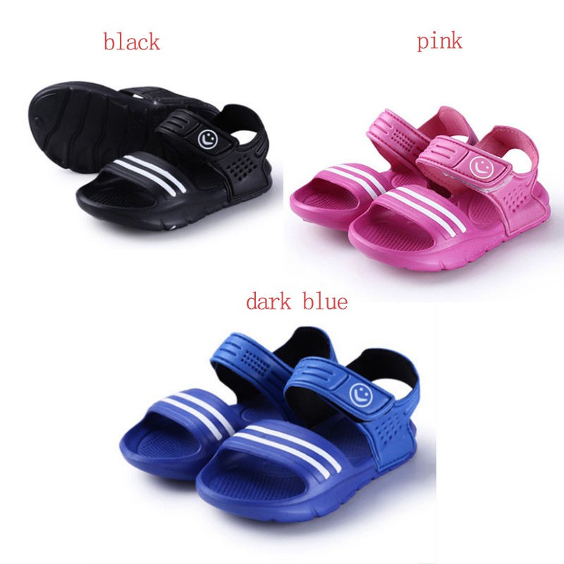 Đôi giày sandal kiểu dáng hợp thời trang dành cho các bé