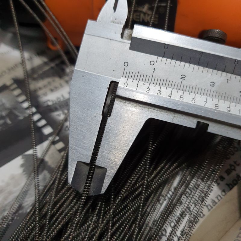 Lò xo nén, phi ngoài ~2mm, thép 0.3mm, dài 20cm