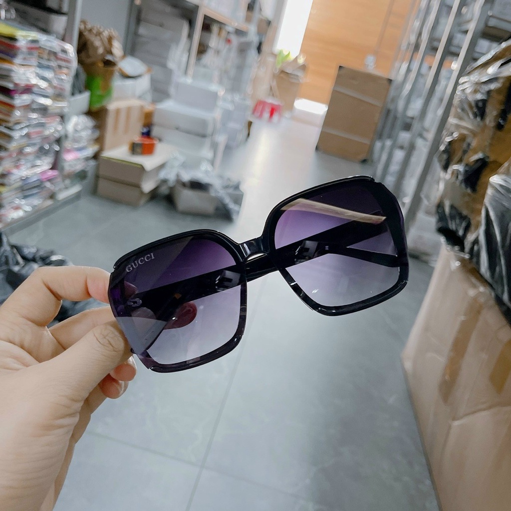 KÍNH MÁT NỮ GC GỌNG VUÔNG TO ĐỘC ĐÁO