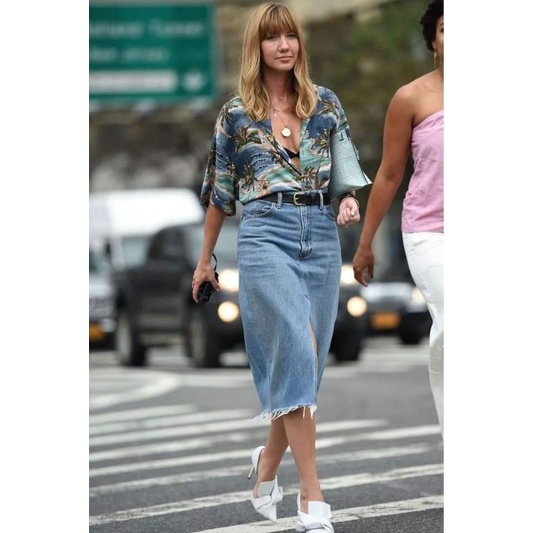 Chân váy chất liệu jean xòe