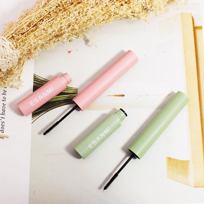 Mascara màu đen chuốt mi cong vút và dài hơn hiệu quả | BigBuy360 - bigbuy360.vn