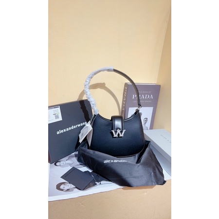 Túi xách nữ kẹp nách chữ w full box xịn xò hot 2022