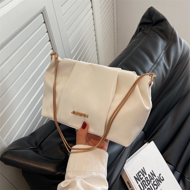 Túi Xách Đeo Chéo Hình Đám Mây Phối Dây Xích Thiết Kế Mới Thời Trang Cho Nữ