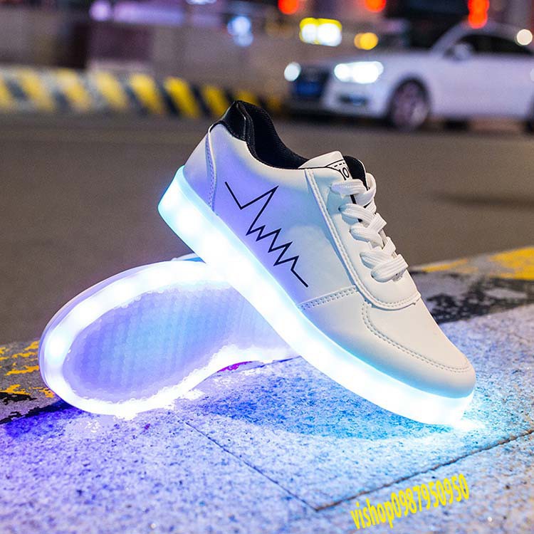 Giày phát sáng màu trắng nhịp tim màu đen phát sáng 7 màu 11 chế độ đèn led cực đẹp