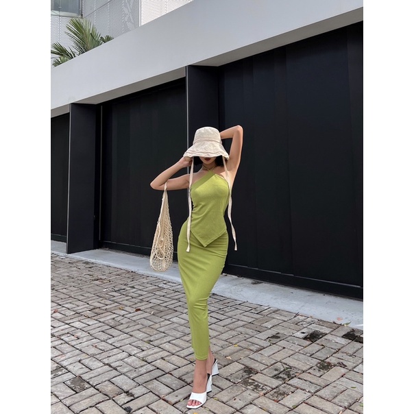 Áo yếm kèm chân váy (Ảnh shop chụp)