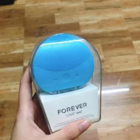 Máy Rửa Mặt Massage Forever Luna Mini - Chất Liệu Toàn Máy Là Silicone Chống Nước Nên Lau Rửa Thoải Mái.