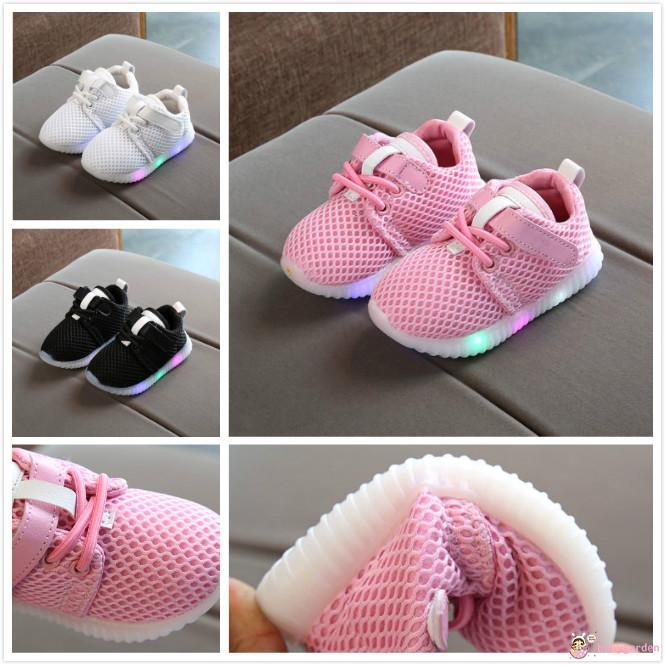 Giày thể thao có đèn LED phát sáng cho bé