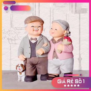 Tượng ông bà - dắt cún đi dạo