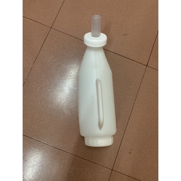 Bình bú sữa cho bê con 2 lít