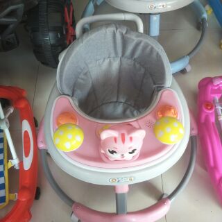 Xe tròn tập đi cho bé