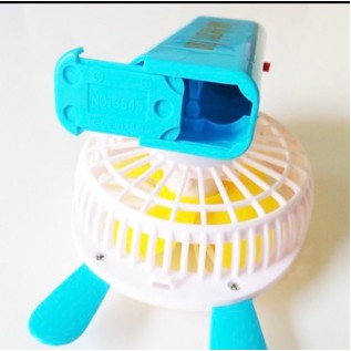 Quạt cầm tay chạy Pin