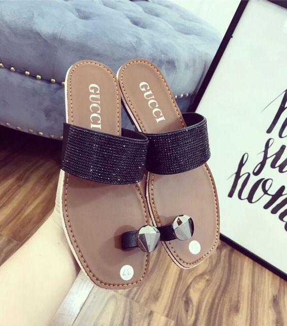 (Mẫu hót.ảnh thât) Giày dép xỏ ngón khuy đá sang chảnh