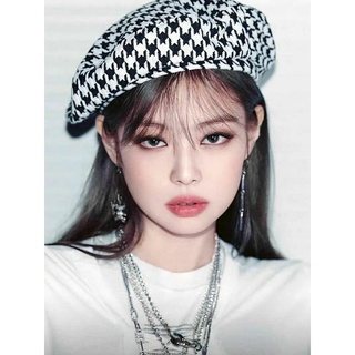Mũ nồi họa tiết caro của Jennie (BlackPink)