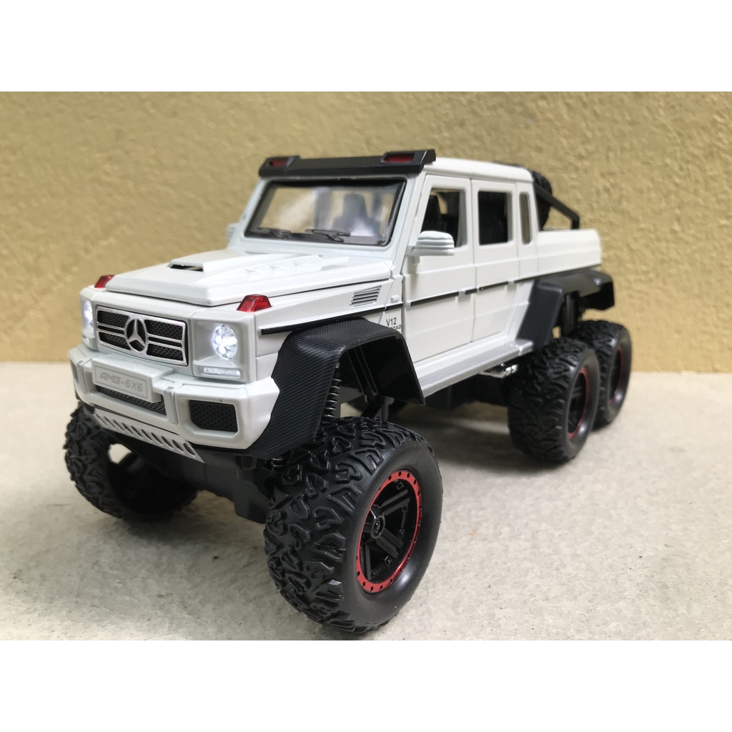 Mô hình xe MERCEDES G63 AMG 6x6 1:24