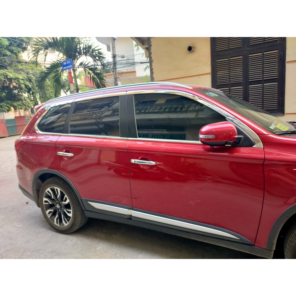Nẹp Chân kính Inox Cho Xe Outlander 2018 2019 2020 2021