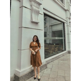 Váy nâu cổ tim cúc ngọc