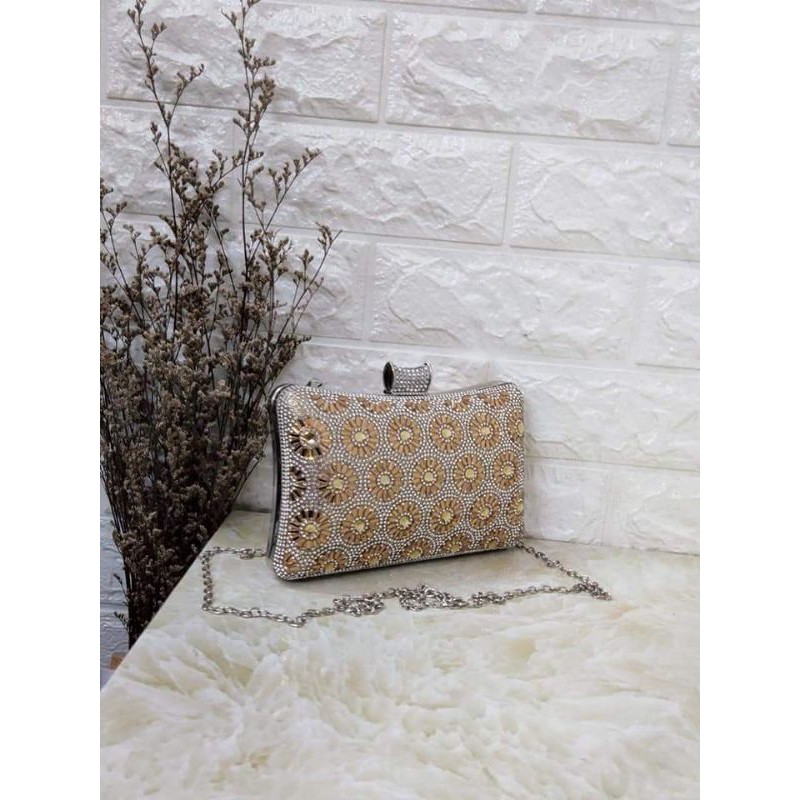 Clutch dự tiệc sang chảnh💫 size 20,💫 Ngăn rộng để được điện thoại, mỹ phẩm.💫 Có dây đeo chéo thanh mảnh