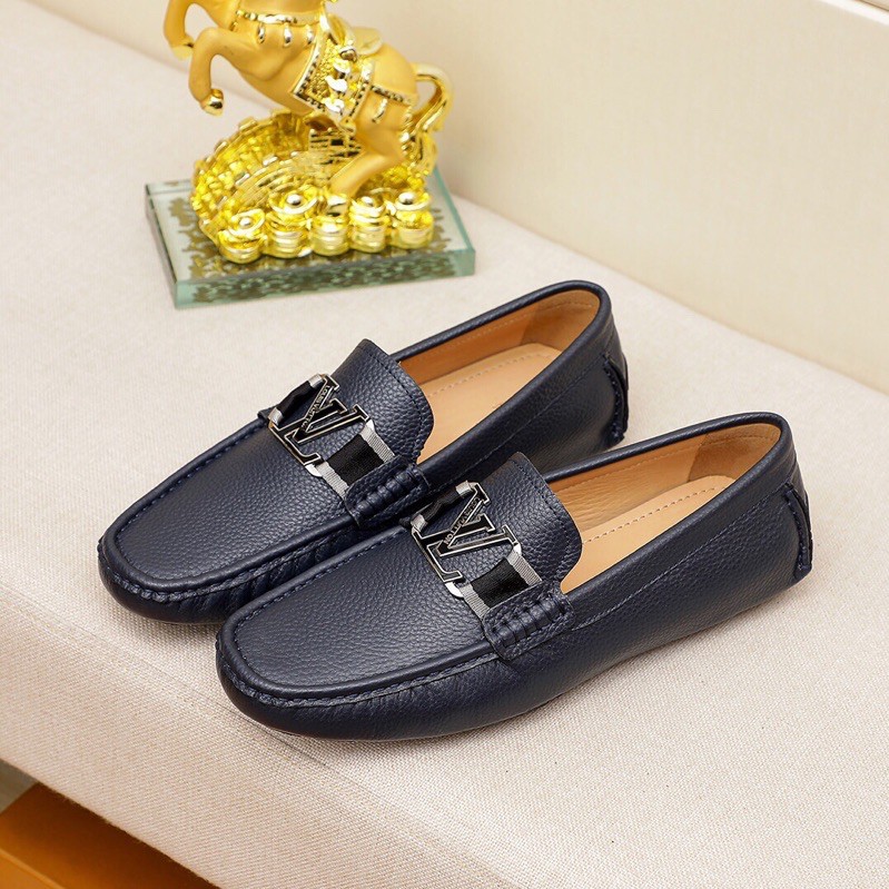 Giày thời trang nam mới của Louis Vuitton = LV da thật cao cấp với thiết kế tinh xảo và tinh tế.