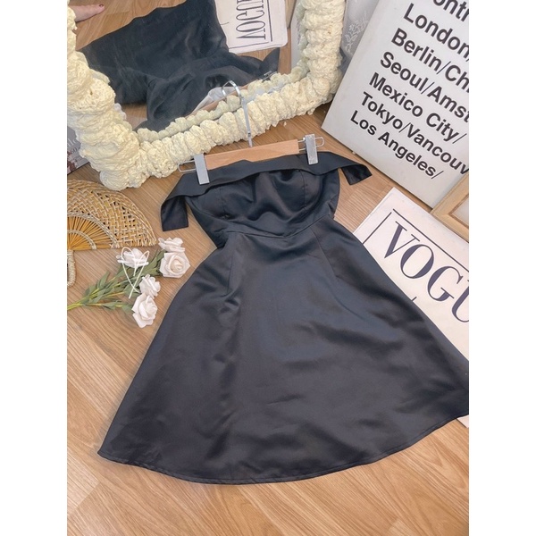 ĐẦM ĐEN TAFTA ỐNG ĐEN DÂY NGANG NGỰC