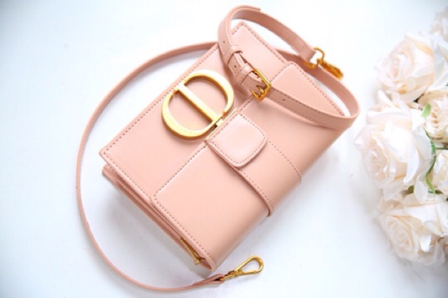 Túi dáng hộp size 22 cm full box nhé cả nhà yêu quý