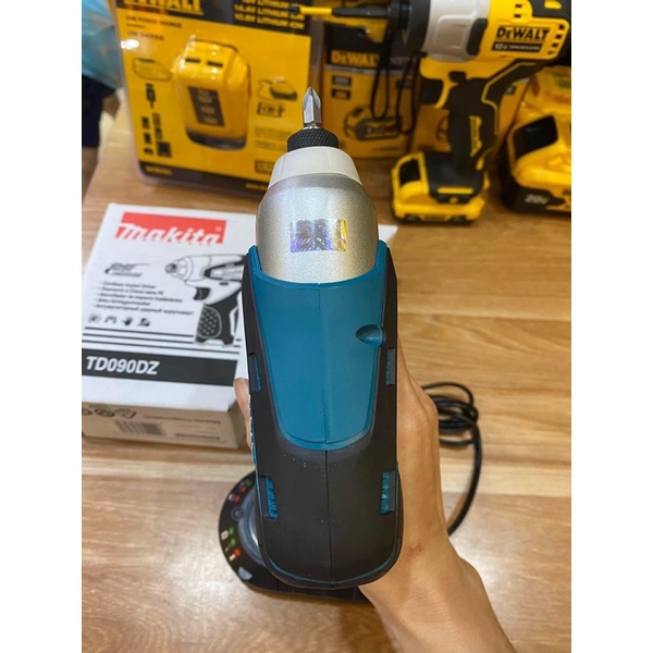 Bộ máy bắn vít chạy pin Td090 chính hãng mới 100%