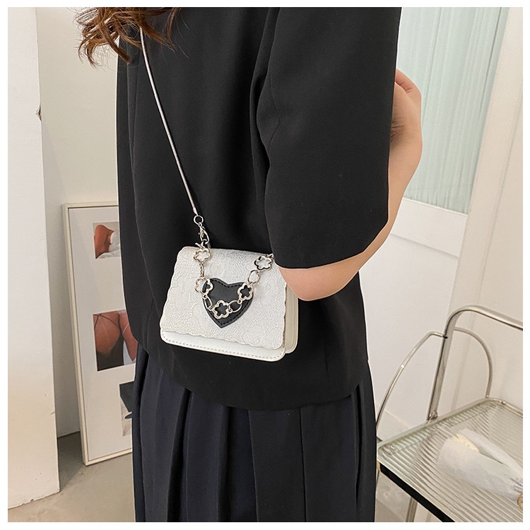 Túi Xách Mini Dáng Vuông Hình Trái Tim Màu Đen Phối Dây Xích Phong Cách Phương Tây Sang Trọng Cho Nữ