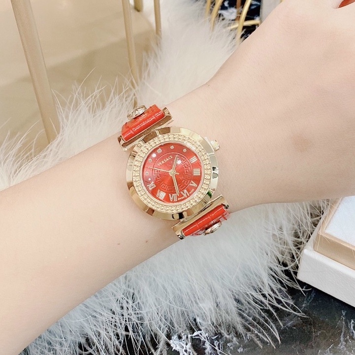 Đồng hồ nữ versace đinh mặt tròn dây da đính đá size 26mm . Bảo hành 12 tháng , tuyển sỉ toàn quốc