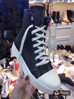 Giày sneaker cao cổ buộc dây