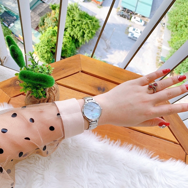 Đồng hồ nữ Citizen EM0550-59D .