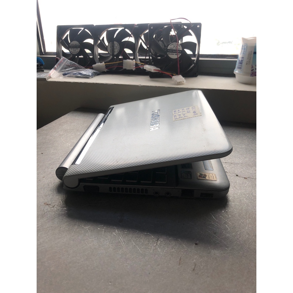 Laptop văn phòng cũ Toshiba NB205,Atom N280,2GB Ram,120GB HDD.