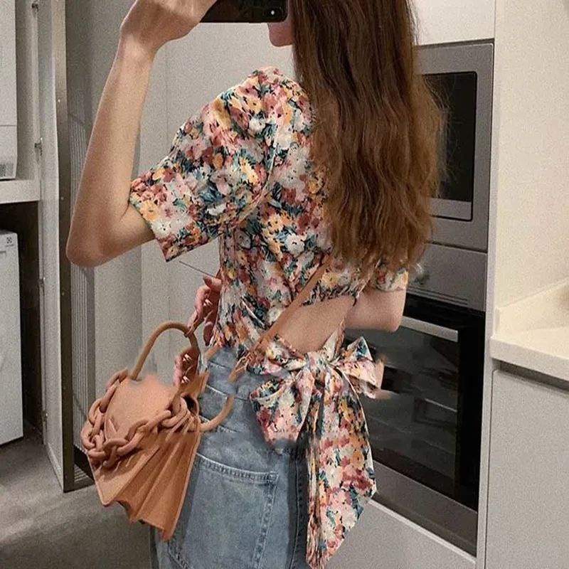 Áo kiểu COZOK tay phồng cổ vuông hở lưng họa tiết hoa phong cách cổ điển Hong Kong