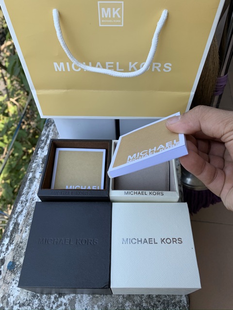 Hộp đồng hồ Michael Kors