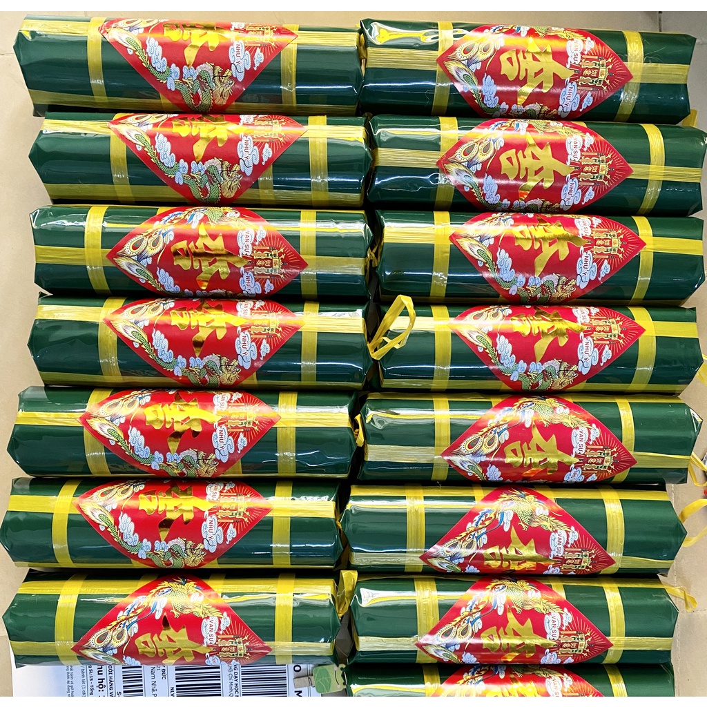 Bánh tét mô hình trang trí xuân