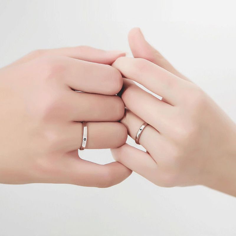 [CH *] Bộ 2 Nhẫn Đồng Trắng Hình Mặt Trời Và Mặt Trăng Tình Yêu Không Phai Màu Có Thể Điều Chỉnh Cho Cặp Đôi Mặc Hàng Ngày