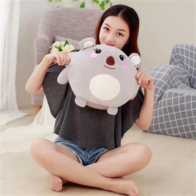 Hoạt Hình Gối Ôm Nhồi Bông Giữ Ấm Tay Hình Gấu Koala / Dâu Tây / Cà Rốt Sáng Tạo