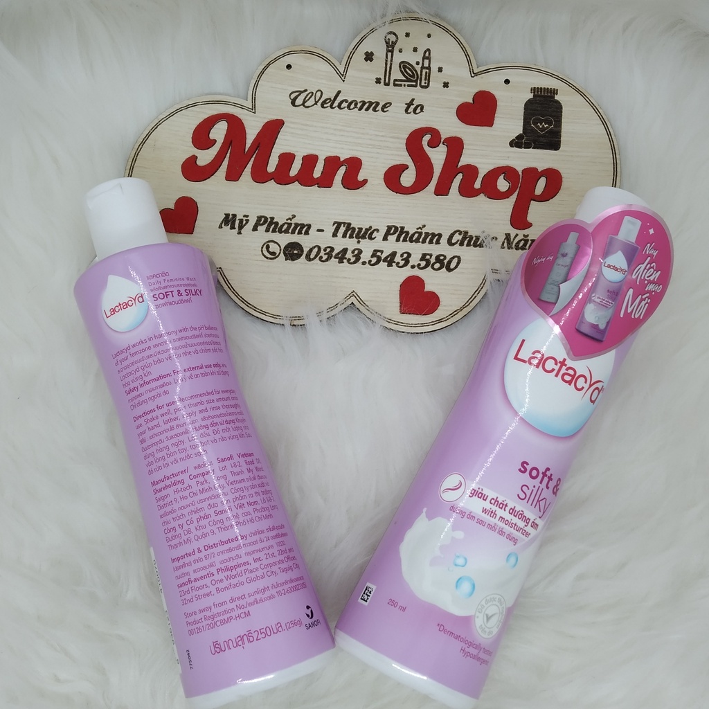 Dung dịch vệ sinh phụ nữ Lactacyd Soft &amp; Silky mới chai 250ml