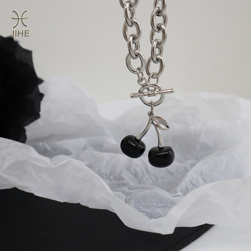 【JIHE】Vòng choker dây xích mặt hình trái cherry màu đen cá tính