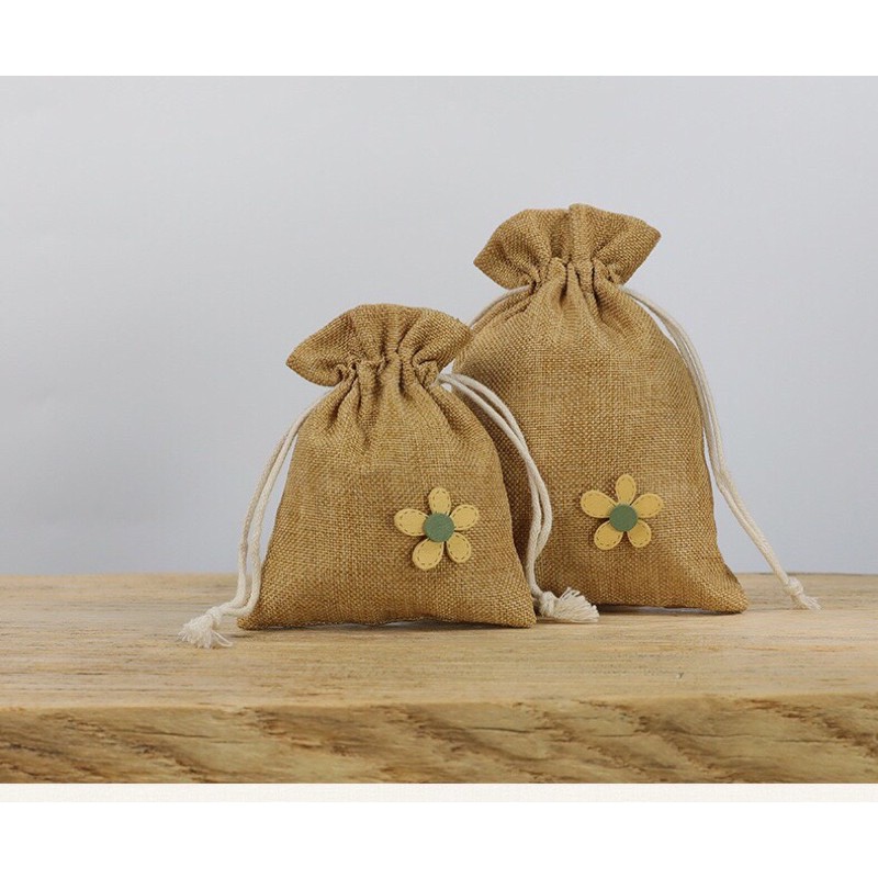 Túi vải bố đính hoa cúc gỗ đựng cà phê,hoa thơm 10*14cm