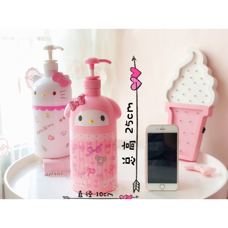 Chai đựng nước rửa tay dung tích 1000ML hình Hello Kitty
