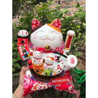 Mèo Thần Tài Cầm Xiên Đĩnh Vàng Cao 27 Cm kèm sạc và thảm