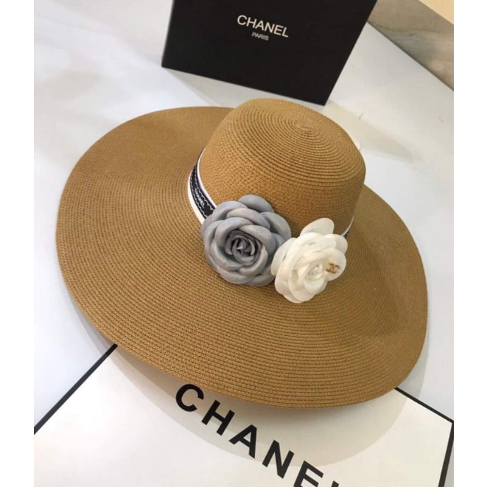 Mũ cói đi biển vành rộng dây nơ gắn hoa trà sang chảnh