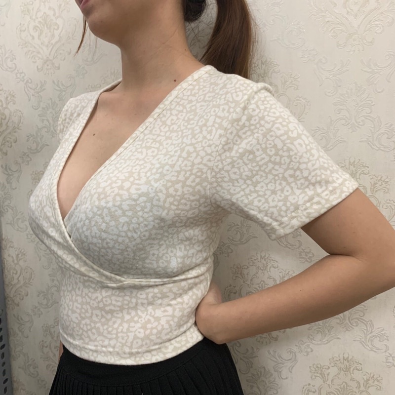 Áo  croptop tay ngắn  bigsize 55-90kg,áo croptop chéo ngực Smile bigsize  AH01
