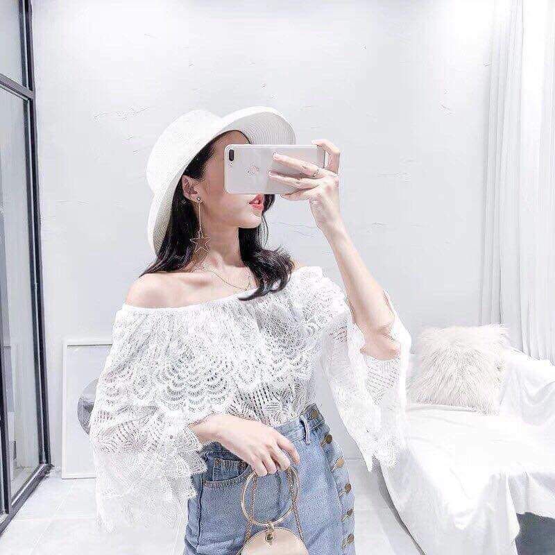 Áo ren trễ vai viền bèo, tay áo loe, tone trắng xinh xắn