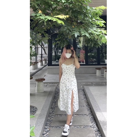 Váy lụa dài qua gối hai dây mảnh hở lưng họa tiết hoa nhí xanh CAN I HAVE THIS DANCE