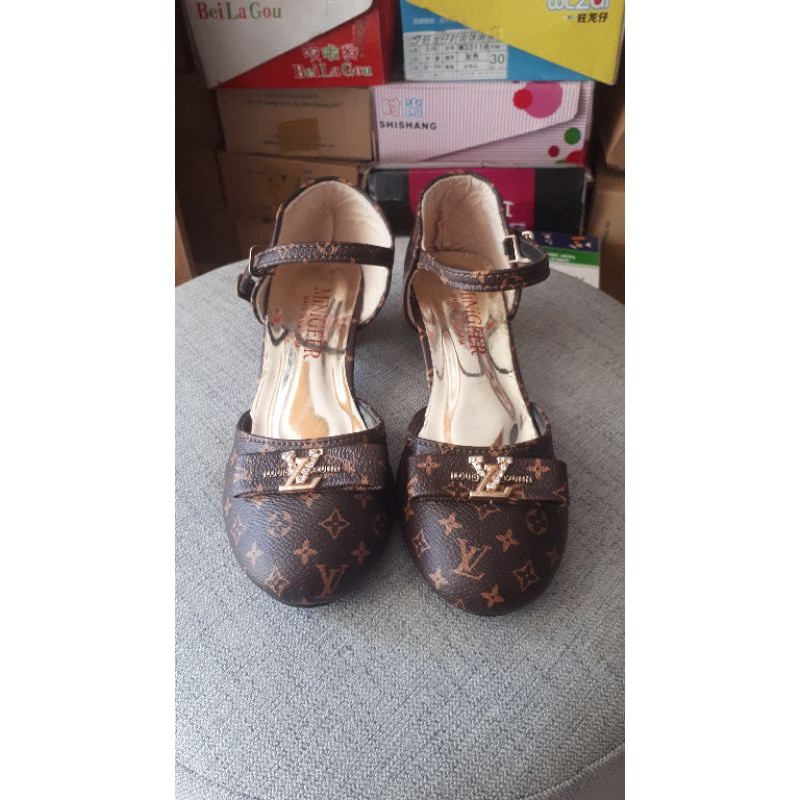 Giày bé gái sz 34-35